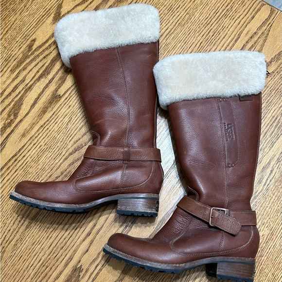 Authentic UGG Langley Boots S/N 5608 SIZE 7 EUC!!! - Picture 2 of 10